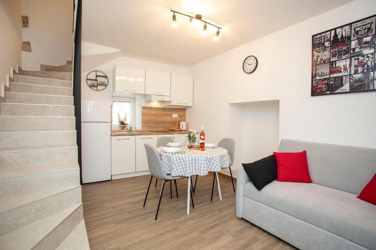 Studio Apartman Amalie Pazin Exterior foto
